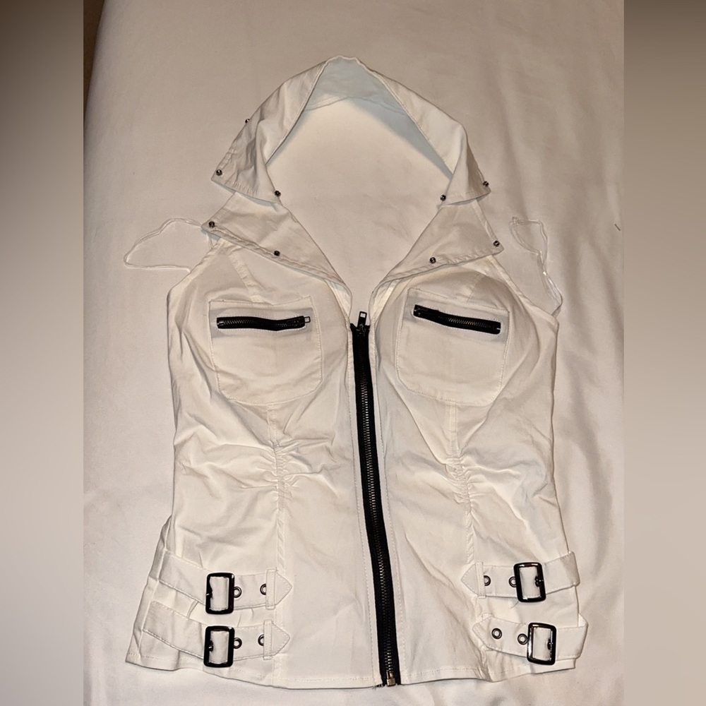 Hearts Rob white top